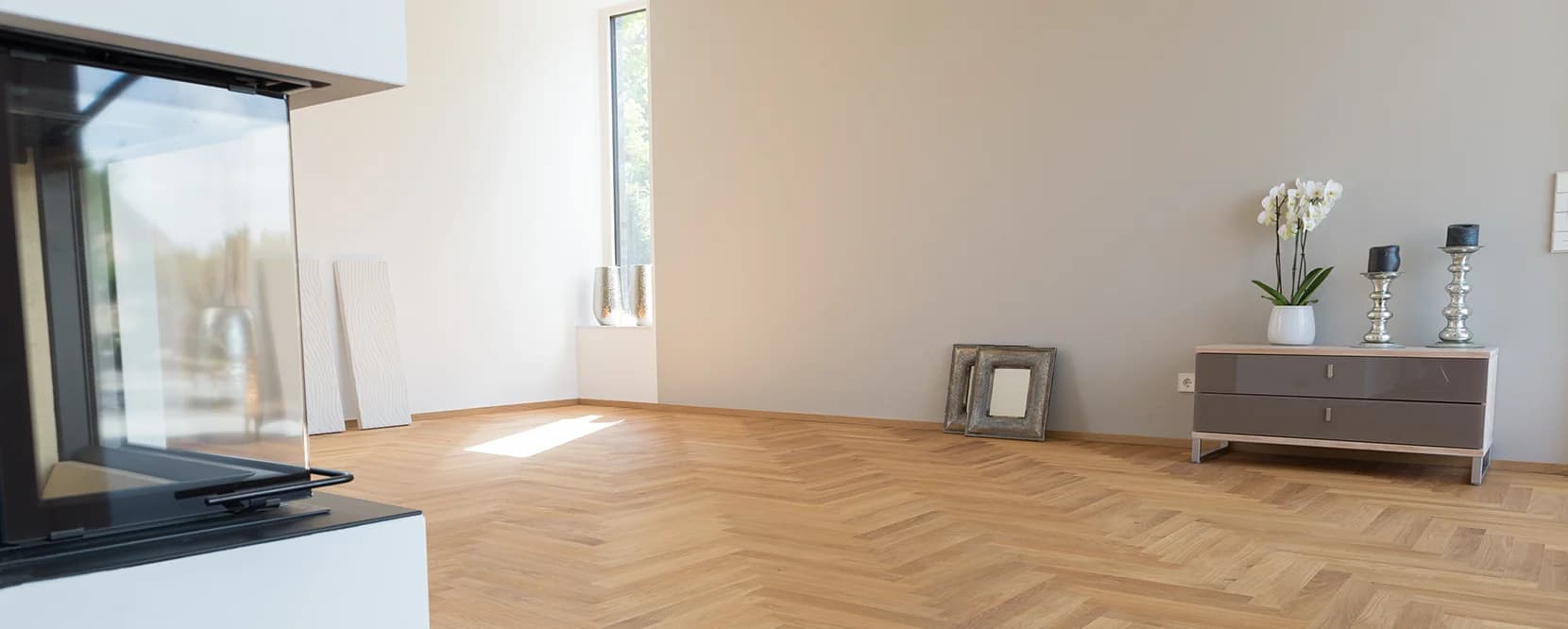 Helles Echtholzparkett im Wohnzimmer